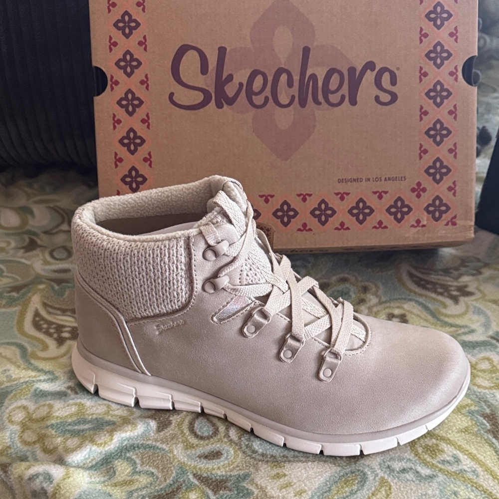 Skechers Women's Cream High-Top Sneakers Dlites floral lace up